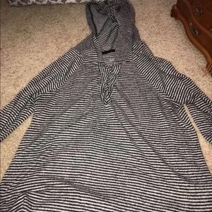 American Eagle pullover